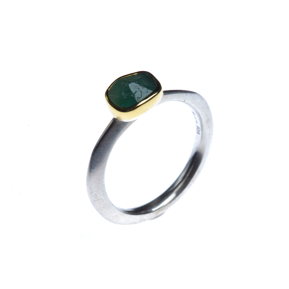 ring med smaragd ring med smaragd