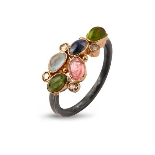 Elisabeth Cabochon ring fra By Birdie med mix af sten