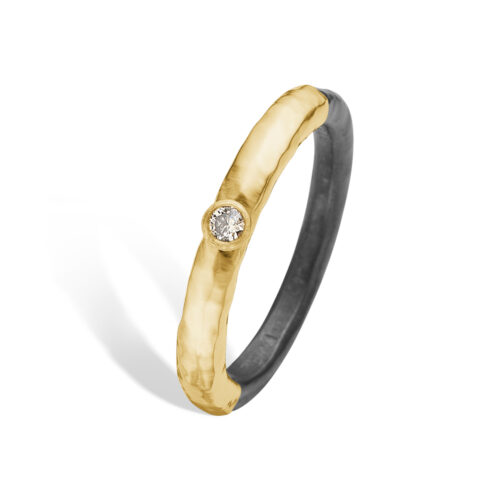 Sarah-1 ring fra By Birdie i oxyderet sølv og 14 karat guld med en brillantslebet diamant