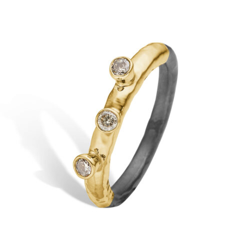 Sarah-3 ring fra By Birdie i oxyderet sølv med 14 karat guld og brillanter