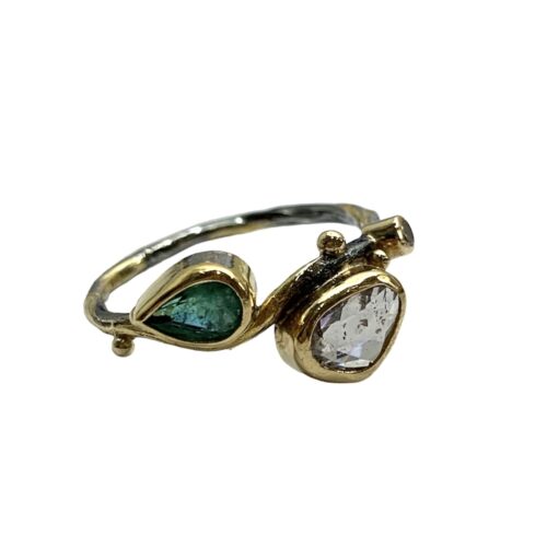 Josephine Bergsøe Seafire ring i oxyderet sølv og guld med grøn smaragd, klar safir og champagnebrillant