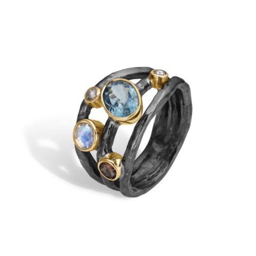Alika ring fra By Birdie i oxyderet sølv og 14 karat guld med rose cut diamanter, akvamarin, regnbuemånesten og røgkvarts