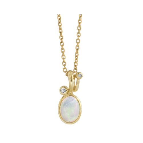 Rabinovich Elegant Opal halssmykke i 14 karat guld med en opal og to brillanter. Kæde i forgyldt sølv.