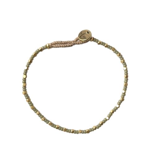 Ibu Jewels Lulu Peggy armbånd i Cactus med pistacie grønne glasperler