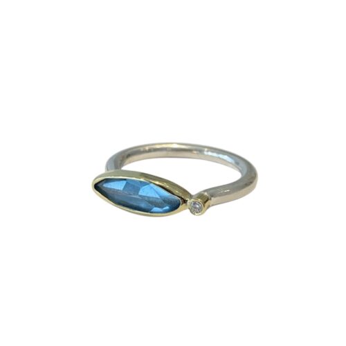 Margoni ring med akvamarin 5x14mm og brillant